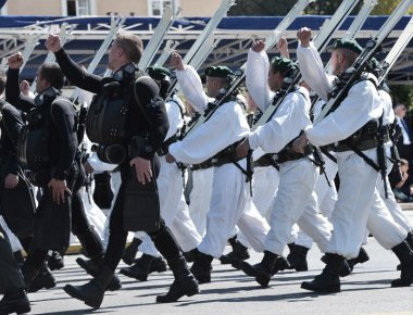 Η μεγαλύτερη παρέλαση των τελευταίων ετών: Πολλαπλά μηνύματα σε Άγκυρα και Βρυξέλλες από Π.Καμμένο και Π.Παυλόπουλο